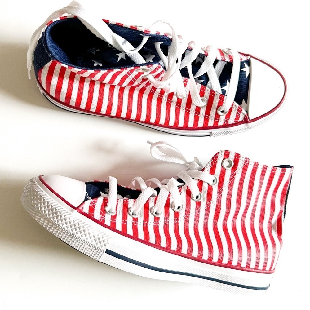 CONVERSE Women
Size 7.5 High Top Red White
Stars & Stripes Canvas Sneaker NWOT - Picture 3 of 9